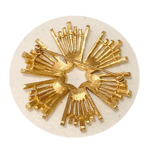 Vintage Trifari Gold Tone Star Brooch Pin - Picture 2 of 5